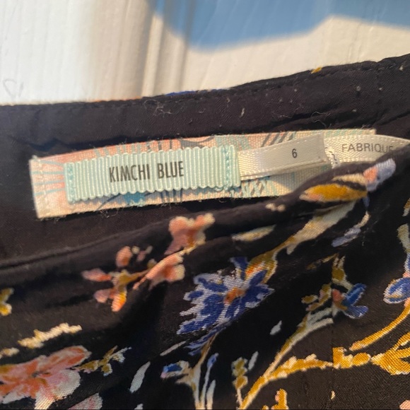 Urban Outfitters Kimchi Blue Floral Ruffle Shorts in Black/Gold - Picture 5 of 9